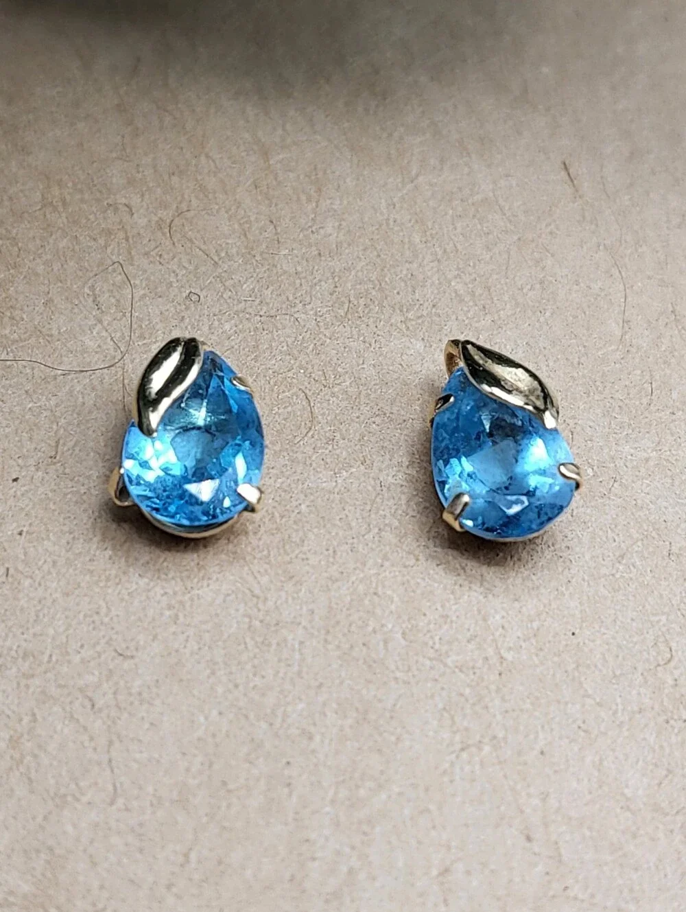 14k Gold Topaz Teardrop/ Pear w Leaf Stud Estate Mid-Century Vintage Swiss Blue